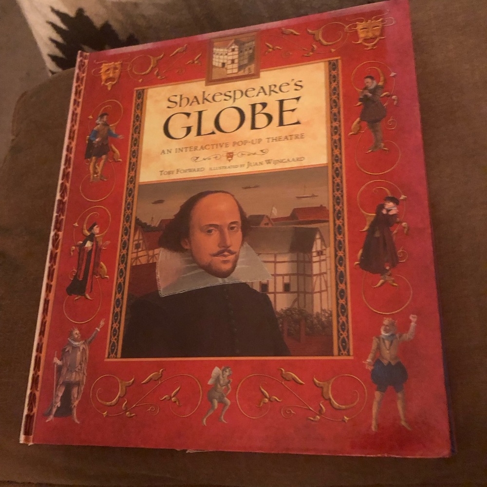 🍎Shakespeare's Globe Interactive Pop-Up Theatre (Complete)- $100 or $80 w/offer